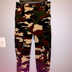 Camouflage cargo joggers